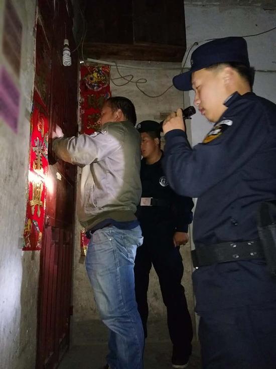 昭通粗心妈妈误将幼女锁家中 