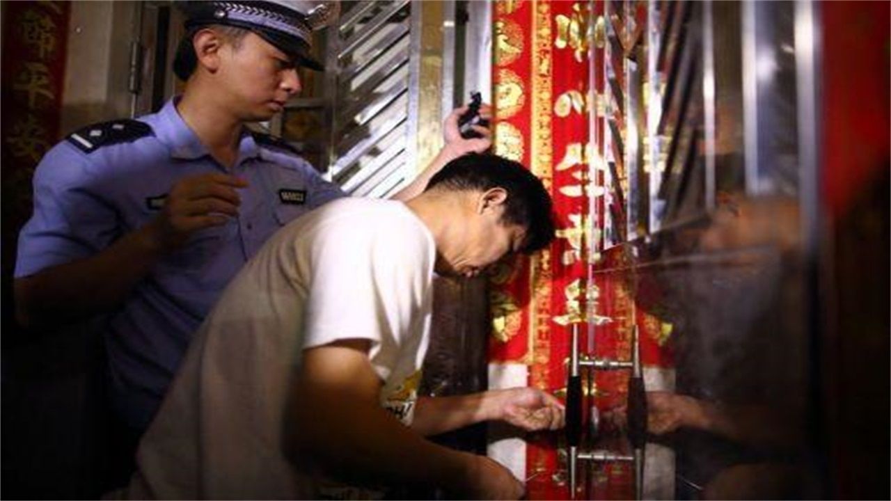 昭通请开锁师傅开了锁后，师傅